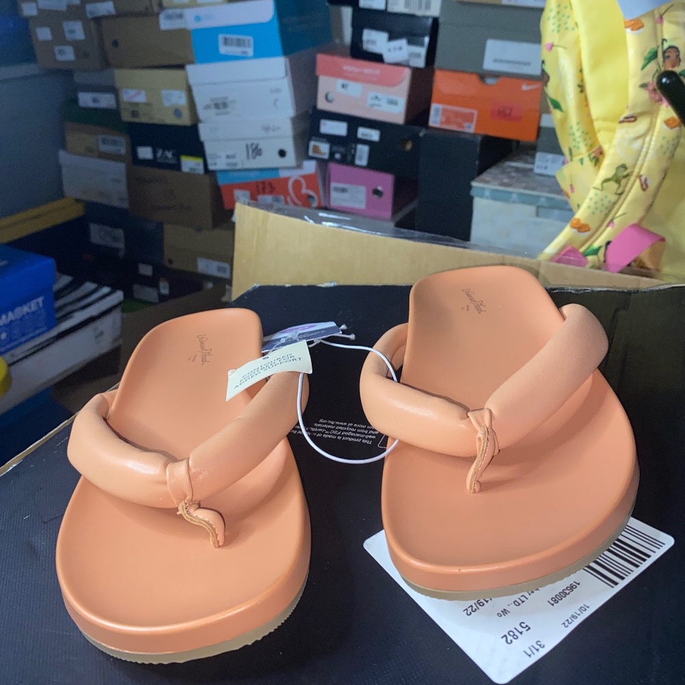 Universal thread sandals